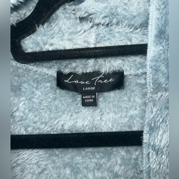 NWOT-Never worn, like new Soft sherpa thin fabric Vest. - Picture 3 of 3